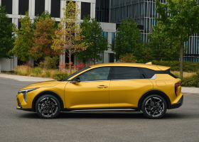 Exterior KIA K4 Hatchback Turbo