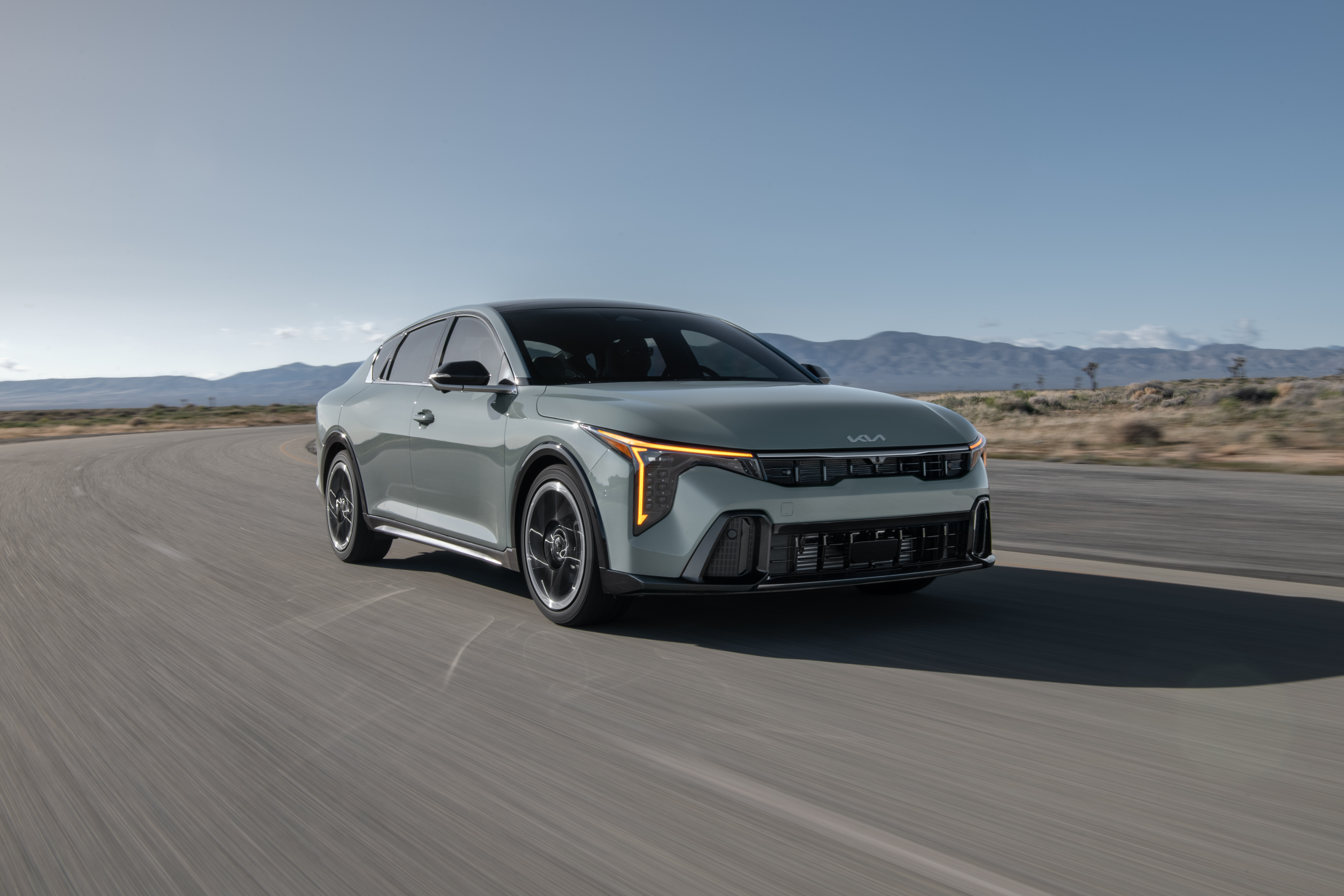 Exterior KIA K4 Sedán