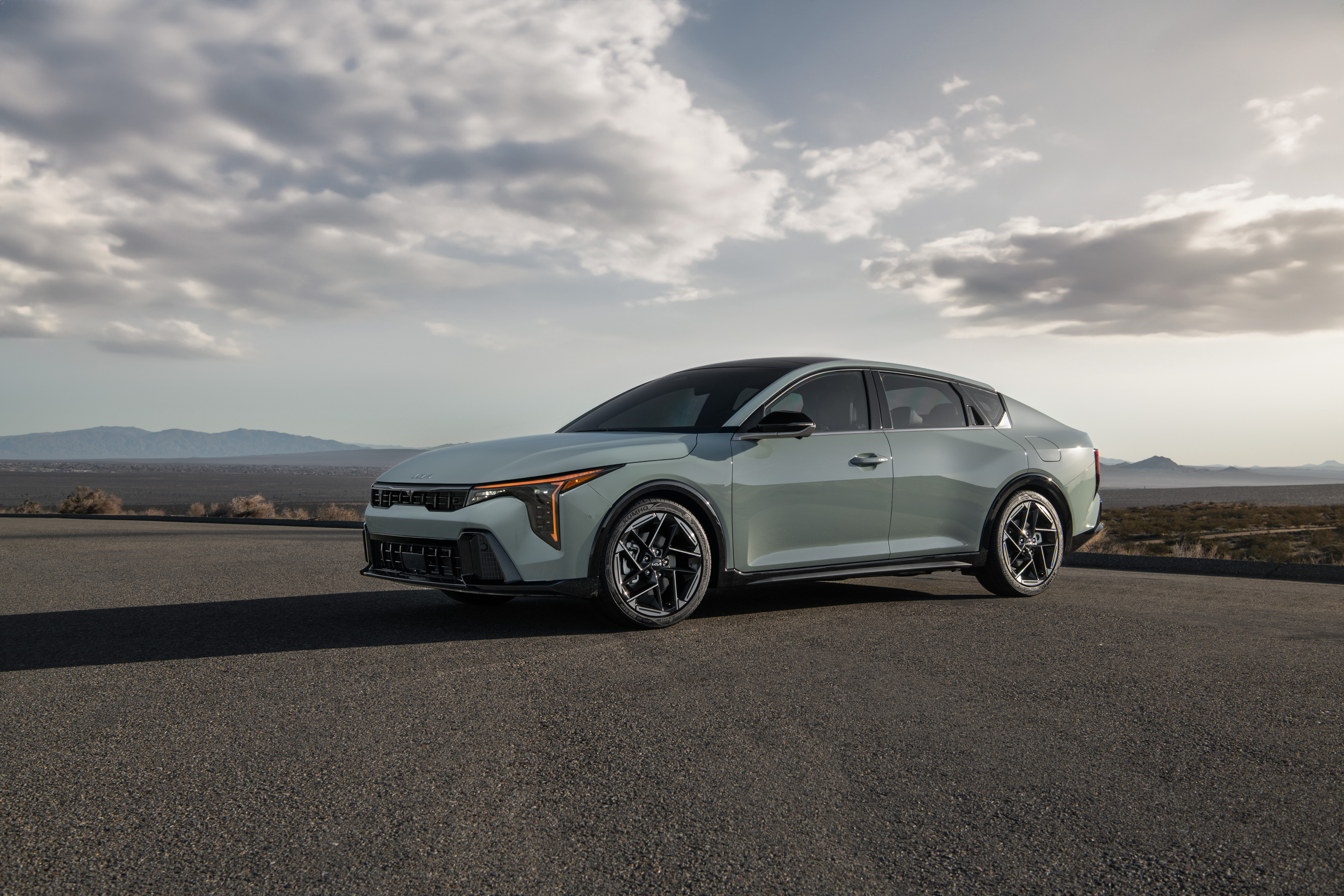 Exterior KIA K4 Sedán