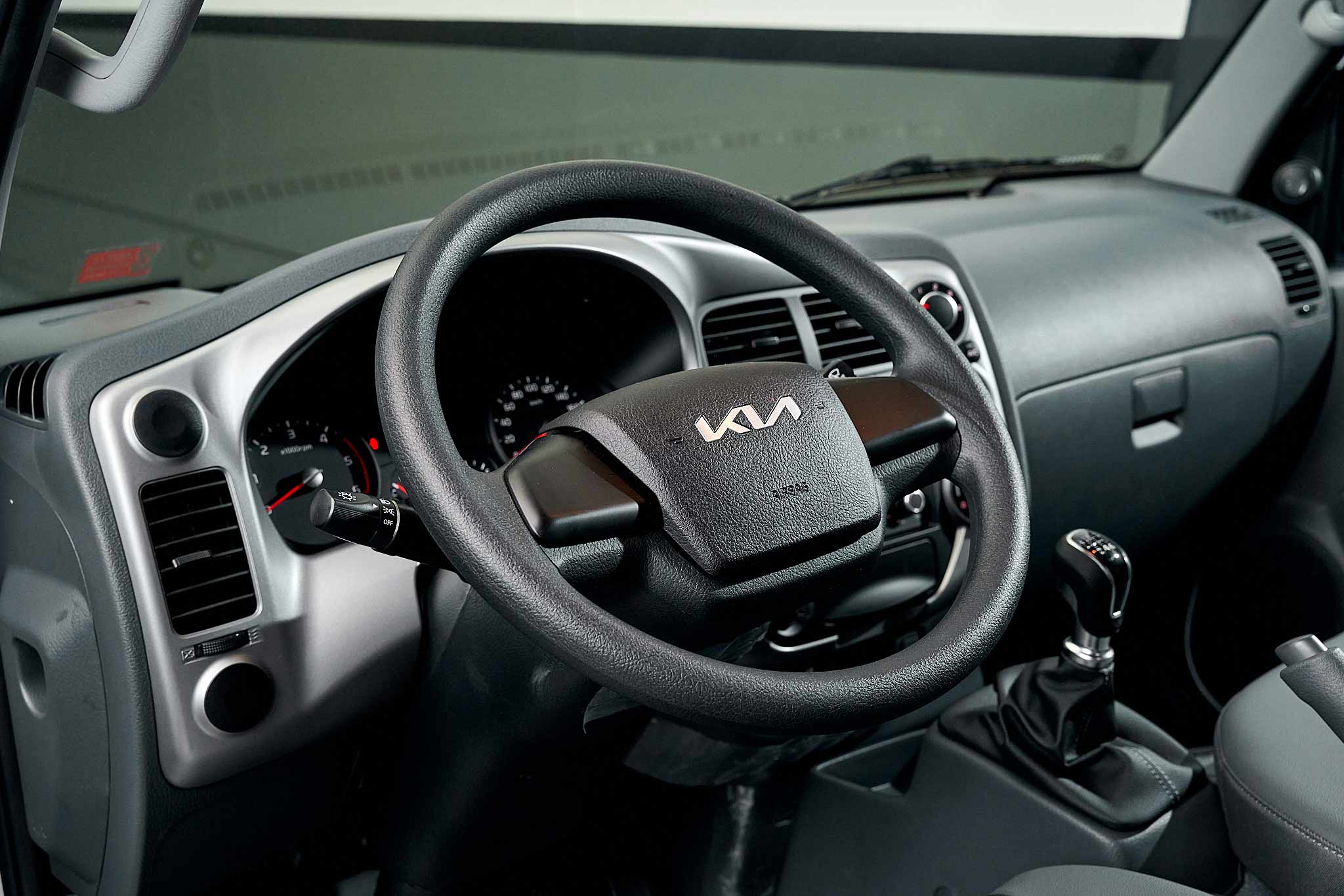 Interior KIA K2500