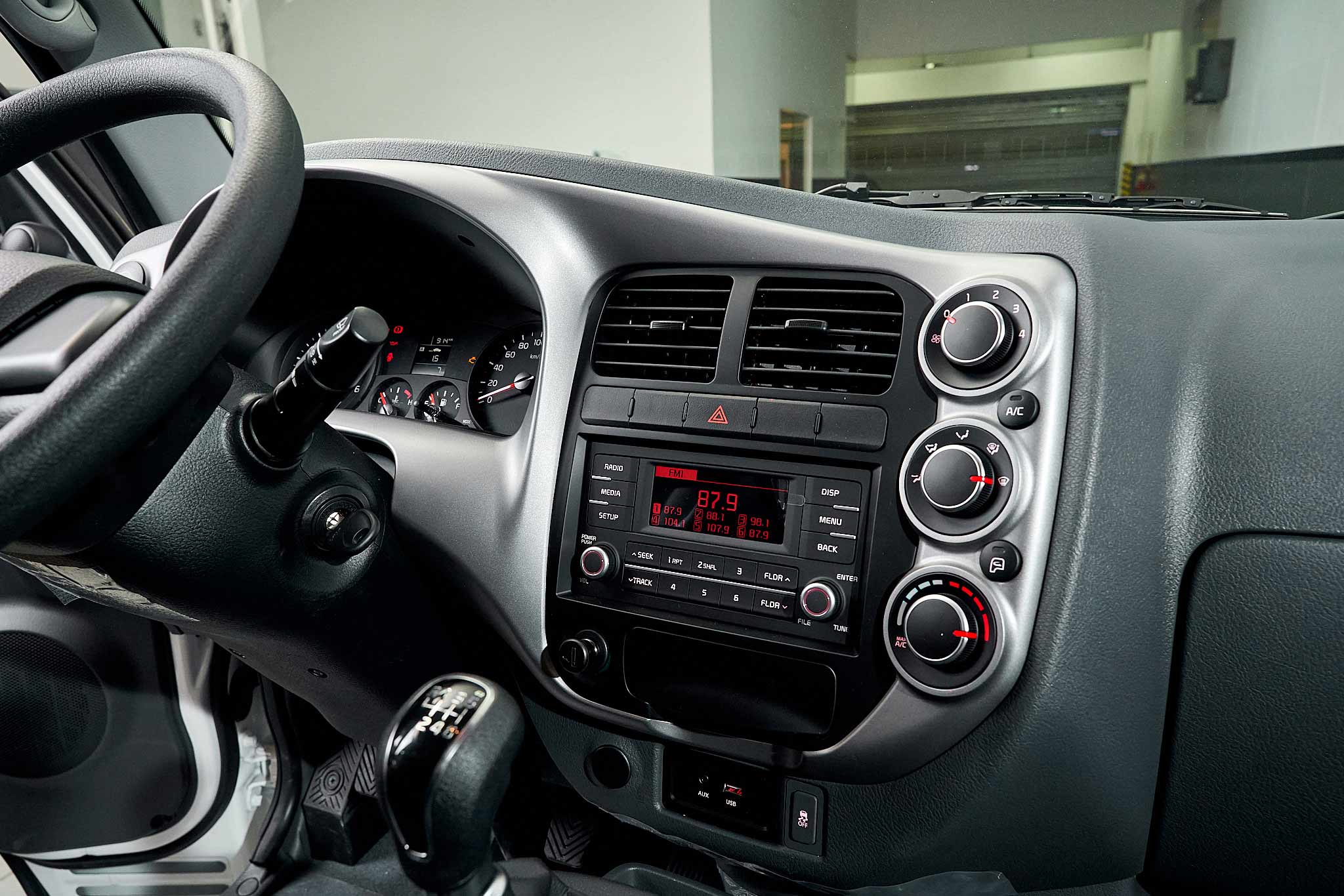 Interior KIA K2500